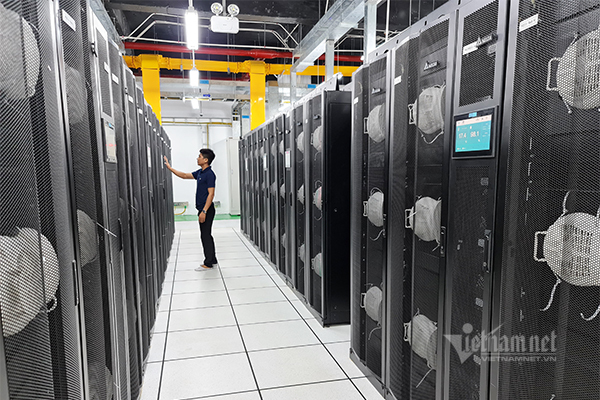 Cận cảnh data center đầu tiên tại Việt Nam đạt 2 chuẩn Uptime Tier 3