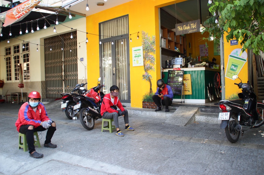 Phòng dịch Covid-19, hàng quán ở Đà Nẵng chỉ bán cho khách mang về